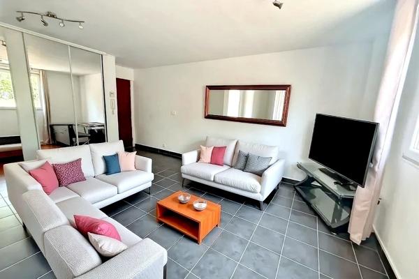 Appartement F2 en rez-de-chaussée avec cave et place de parking