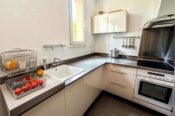 Appartement F2 en rez-de-chaussée avec cave et place de parking