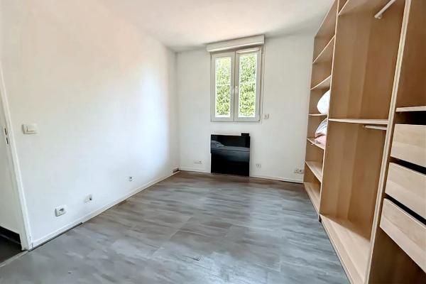Appartement F2 en rez-de-chaussée avec cave et place de parking