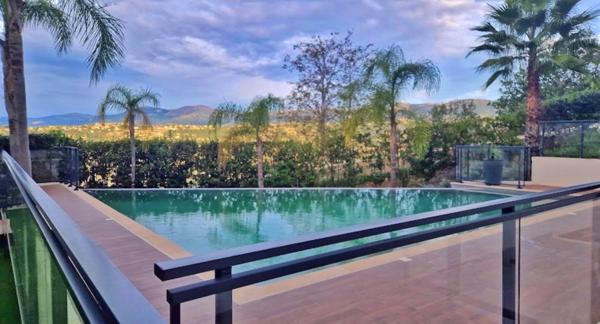 A VENDRE NICE OUEST - 3 PIÈCES AVEC VUE MER, TERRASSE ET PISCINE