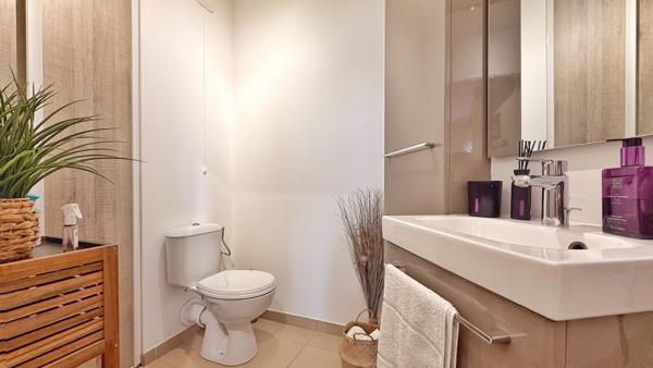 A VENDRE NICE OUEST - 3 PIÈCES AVEC VUE MER, TERRASSE ET PISCINE