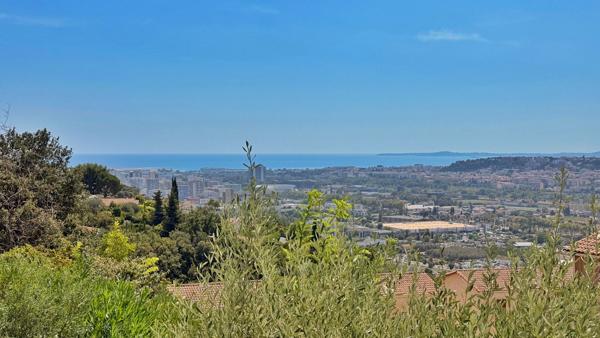 A VENDRE NICE OUEST - 3 PIÈCES AVEC VUE MER, TERRASSE ET PISCINE