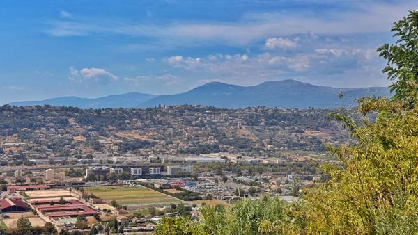 A VENDRE NICE OUEST - 3 PIÈCES AVEC VUE MER, TERRASSE ET PISCINE