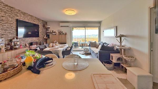 A VENDRE NICE OUEST - 3 PIÈCES AVEC VUE MER, TERRASSE ET PISCINE