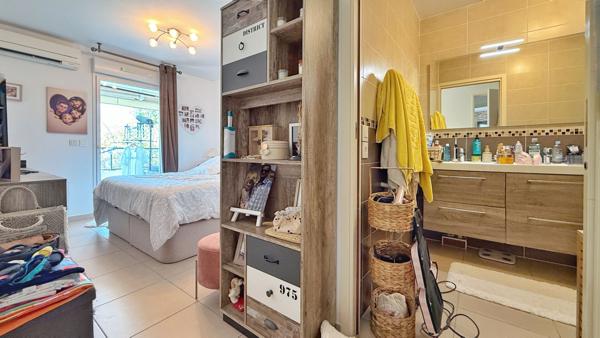 A VENDRE NICE OUEST - 3 PIÈCES AVEC VUE MER, TERRASSE ET PISCINE