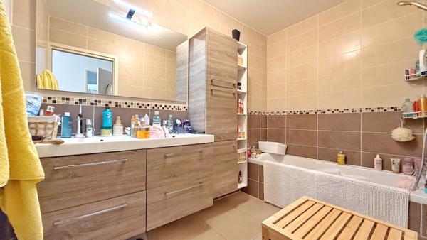 A VENDRE NICE OUEST - 3 PIÈCES AVEC VUE MER, TERRASSE ET PISCINE