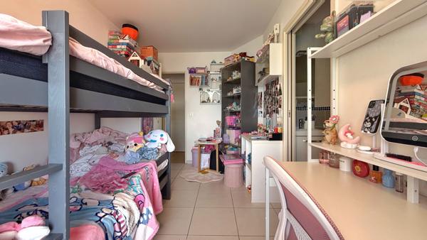 A VENDRE NICE OUEST - 3 PIÈCES AVEC VUE MER, TERRASSE ET PISCINE