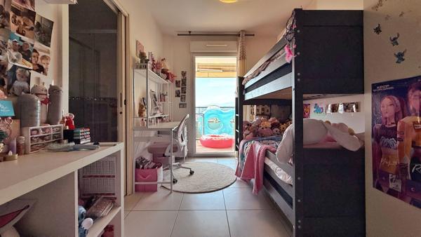 A VENDRE NICE OUEST - 3 PIÈCES AVEC VUE MER, TERRASSE ET PISCINE