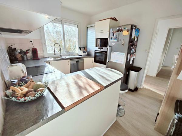 T6 de plain pied, au calme, garage. Très bon état.