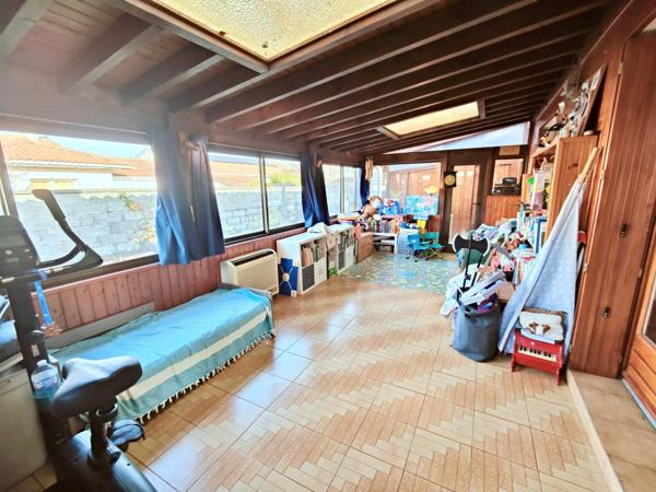 T6 de plain pied, au calme, garage. Très bon état.