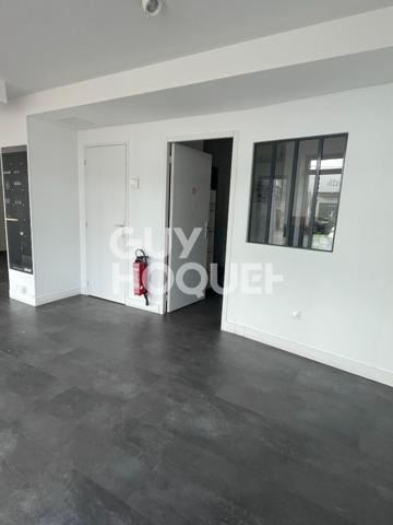 LOCAL COMMERCIAL AVEC FORTE VISIBILITE