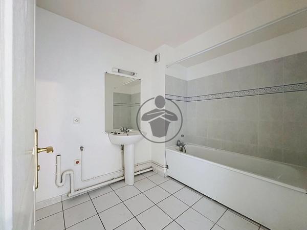 Vente                                                      Appartement
                        
                     3 pièces                      76 m2                     à Saint-Quentin