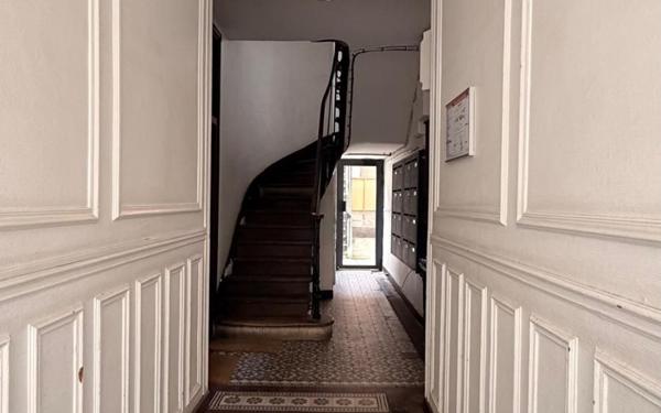 Appartement à vendre    2 pièces • 28 m2 Saint-Denis