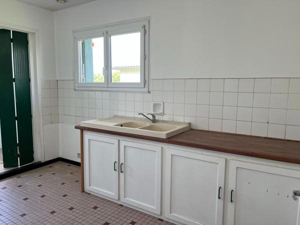 Maison sur sous sol avec jardin