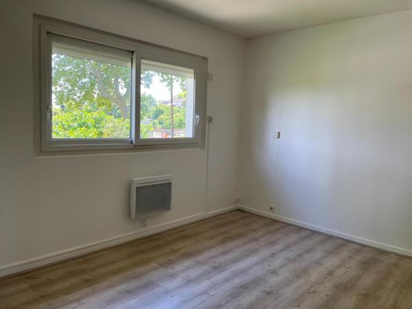 Maison sur sous sol avec jardin