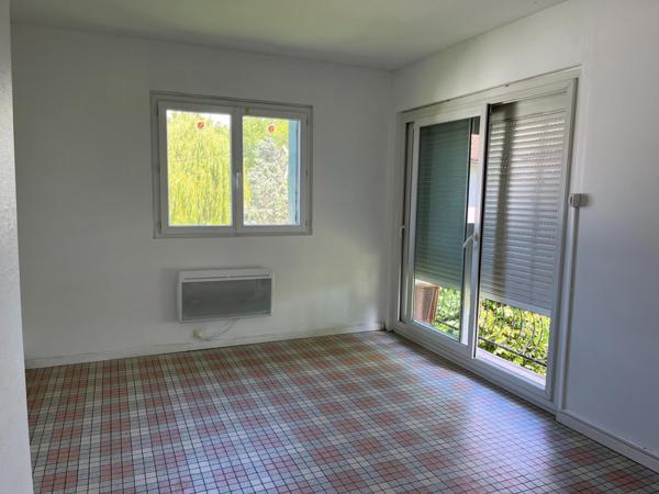 Maison sur sous sol avec jardin