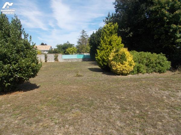 En centre-ville, au calme, jolie maison de plain-pied avec jardin sur 304 m2