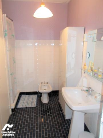 En centre-ville, au calme, jolie maison de plain-pied avec jardin sur 304 m2