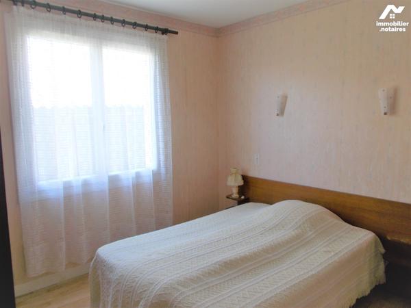 En centre-ville, au calme, jolie maison de plain-pied avec jardin sur 304 m2