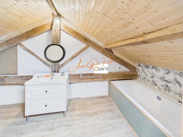 Corps de ferme avec dépendances et domaine de 8 ha