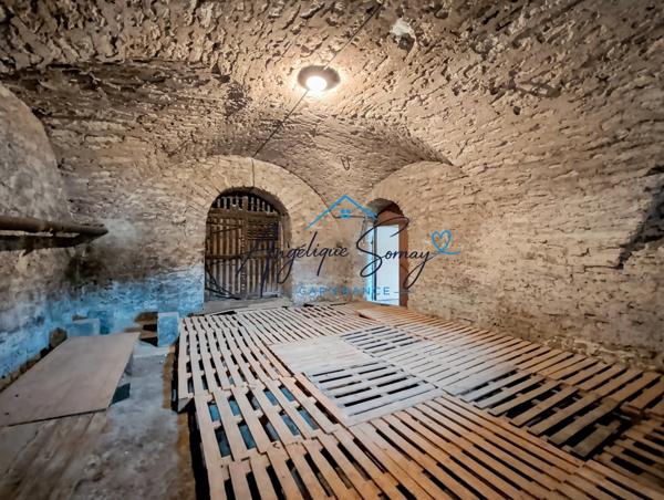 Appartement à rénover au cœur de Lons-le-Saunier – 164,83 m² pour donner vie à vos idées