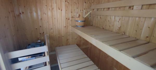 La Loye 6 pièce(s) 140 m2 , plain-pied, terrain de 3940 m² , piscine, sauna...