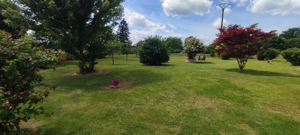 La Loye 6 pièce(s) 140 m2 , plain-pied, terrain de 3940 m² , piscine, sauna...