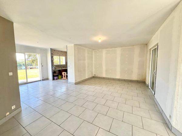 MAISON CONTEMPORAINE AVEC TRAVAUX SUR GRAND TERRAIN