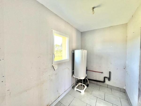 MAISON CONTEMPORAINE AVEC TRAVAUX SUR GRAND TERRAIN