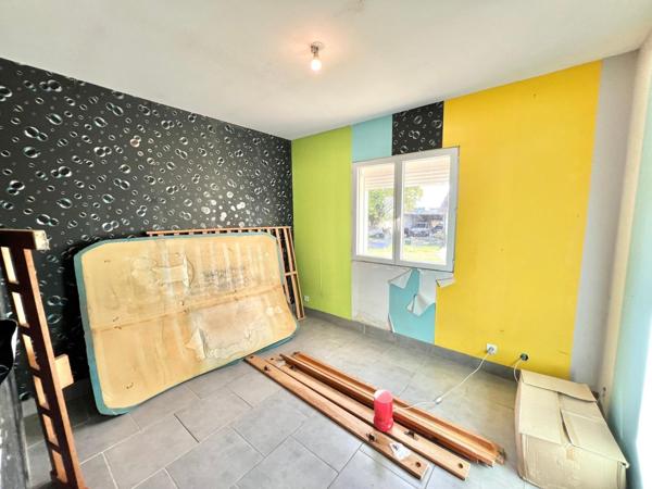 MAISON CONTEMPORAINE AVEC TRAVAUX SUR GRAND TERRAIN