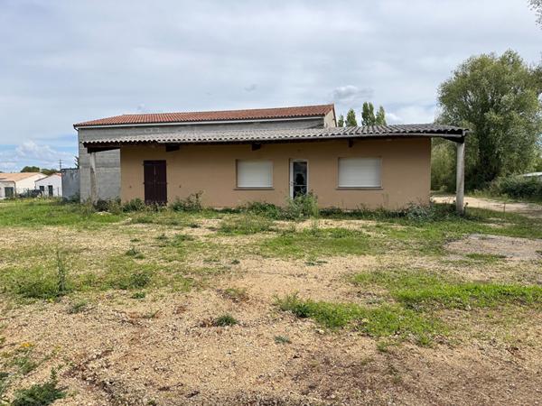 MAISON de 91 m2+ HANGAR de 188 m2 à CROUTELLE