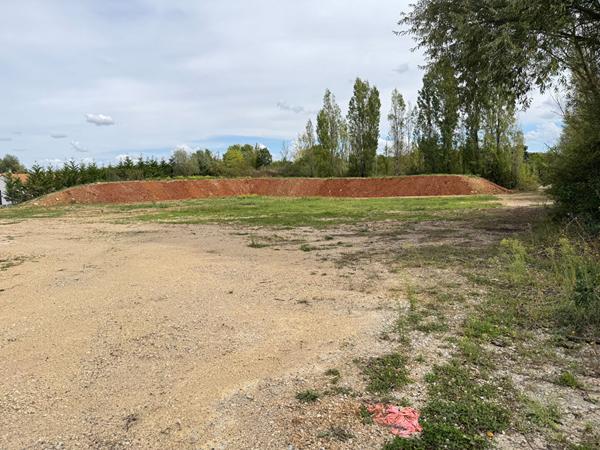 MAISON de 91 m2+ HANGAR de 188 m2 à CROUTELLE