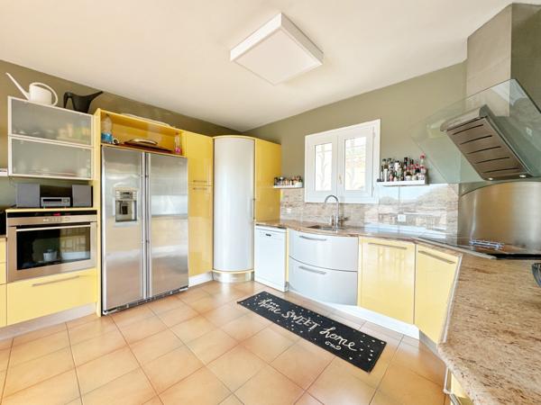 Magnifique Propriété Vue sur le Bassin de Thau à Poussan !