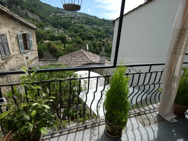 Contes (06390) Maison de village 6 pièces 3 chambres avec jardin et terrasse...