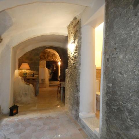 Contes (06390) Maison de village 6 pièces 3 chambres avec jardin et terrasse...