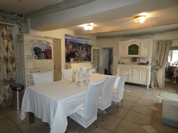 Contes (06390) Maison de village 6 pièces 3 chambres avec jardin et terrasse...