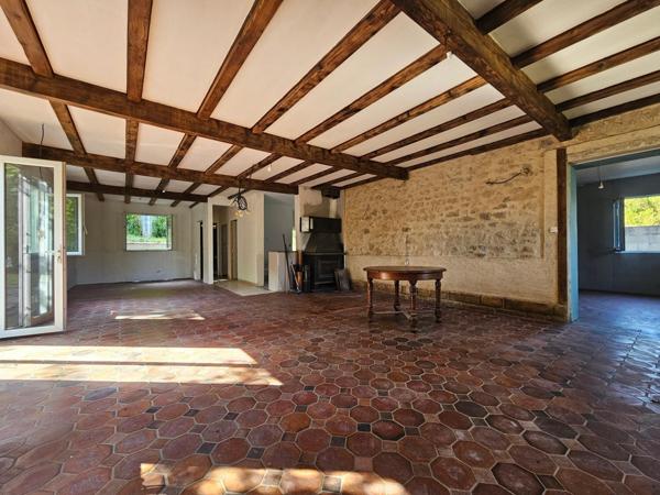 Maison à SAINT-JEAN-D'ANGELY, 17400 - 4 pièces 130m²