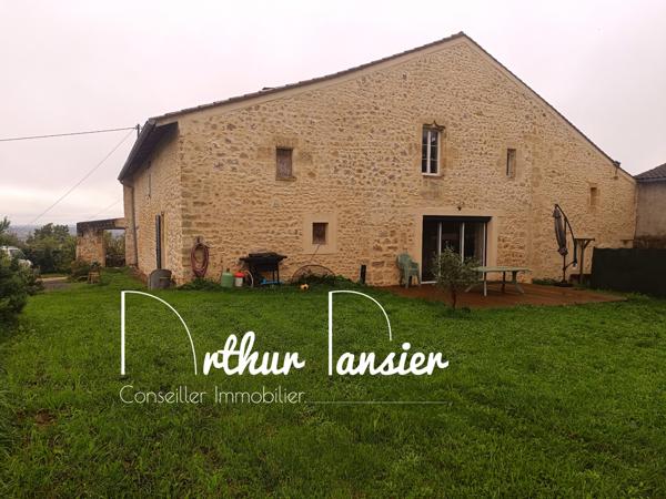 Belle maison en pierre avec dépendances