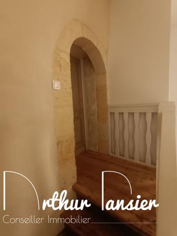 Belle maison en pierre avec dépendances