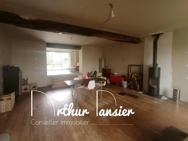 Belle maison en pierre avec dépendances