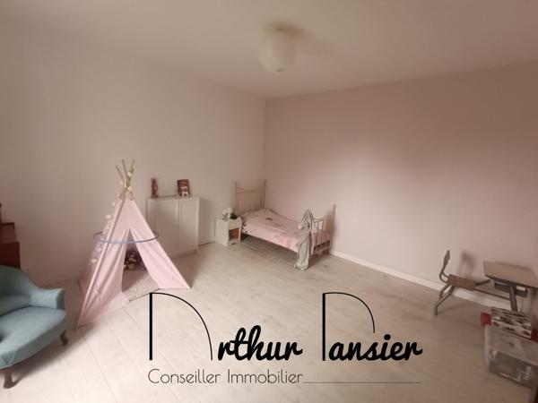 Belle maison en pierre avec dépendances