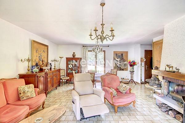 Exclusivité A VENDRE ! Maison de 92 m2 de plain pied + 10m² de dépendance + piscine le tout sur un terrain de 2 hectares!!