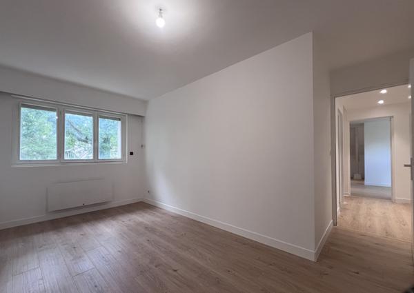 Maison 9 pièce(s) 5 chambre(s) 235 m²
