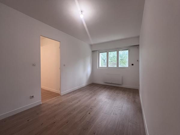 Maison 9 pièce(s) 5 chambre(s) 235 m²