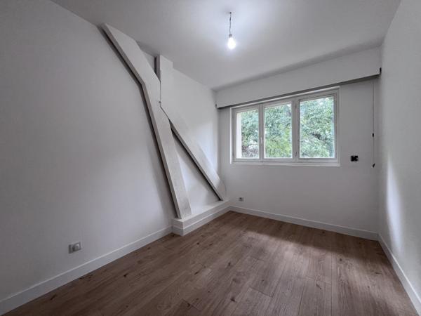 Maison 9 pièce(s) 5 chambre(s) 235 m²