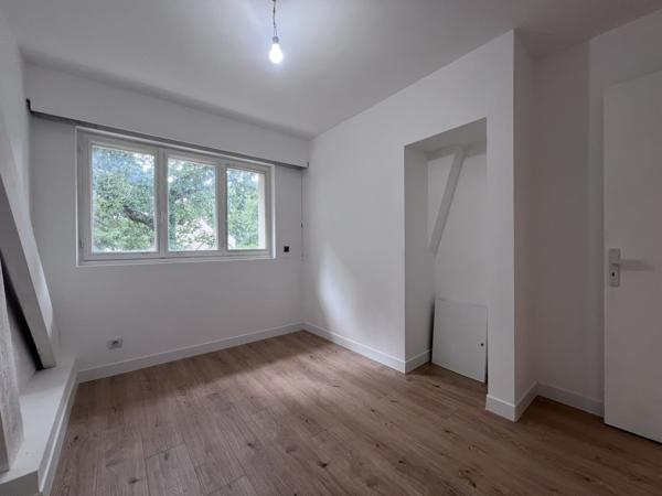 Maison 9 pièce(s) 5 chambre(s) 235 m²