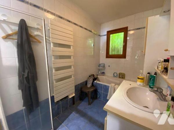 SAINT CIRGUES DE MALBERT, sur terrain de 916 m², maison d'habitation individuelle comprenant RD...