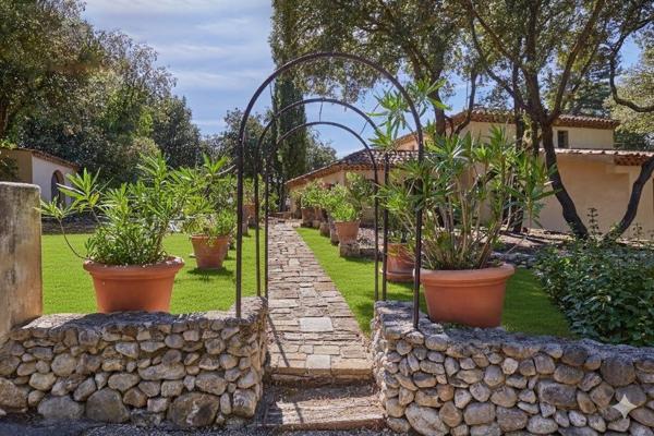 Vente Maison de luxe Aix-en-Provence 12 Pièces 425 m²