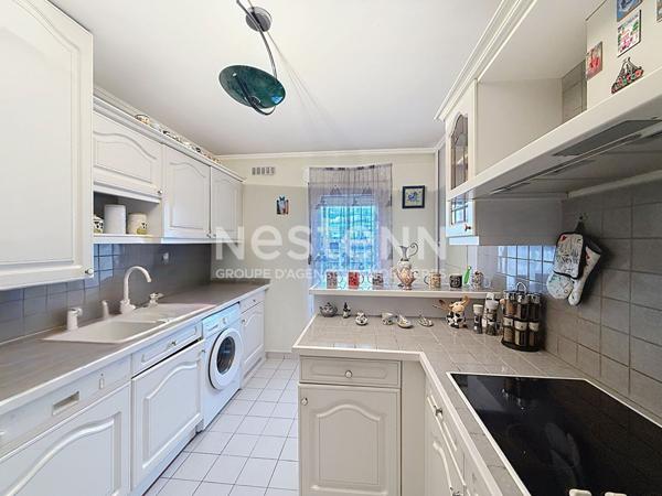 Appartement 3 Pièces en étage élevé avec balcons et parking - 69500 BRON