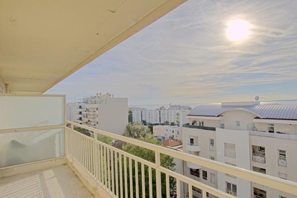 Appartement 3 pièces avec vue mer à JUAN-LES-PINS